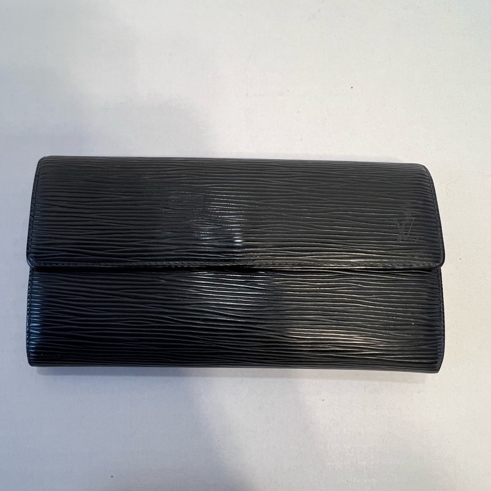 Louis Vuitton black Epi Sarah Wallet - Picture 12 of 13